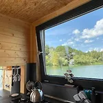 Botel Aquachill Houseboat & Wellness