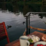 Botel Aquachill Houseboat & Wellness