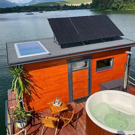 Ботель Aquachill Houseboat & Wellness *