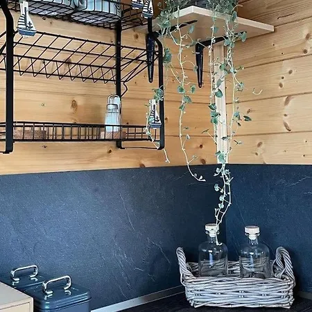 Aquachill Houseboat & Wellness