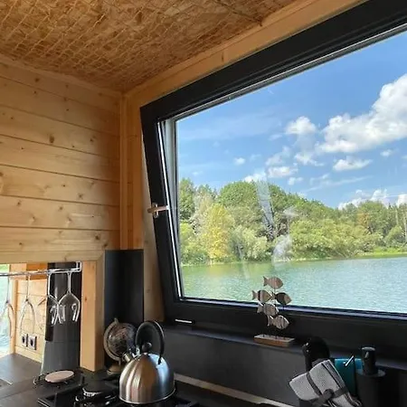 Ботель Aquachill Houseboat & Wellness
