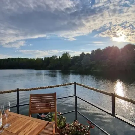 Aquachill Houseboat & Wellness Ботель