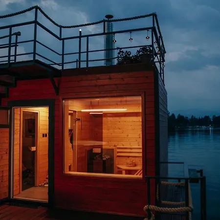 Aquachill Houseboat & Wellness