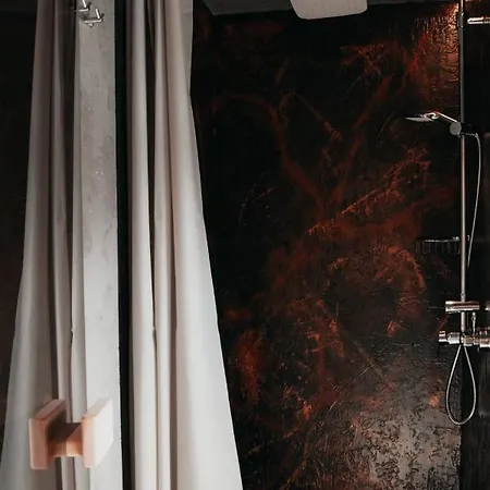 Botel Aquachill Houseboat & Wellness