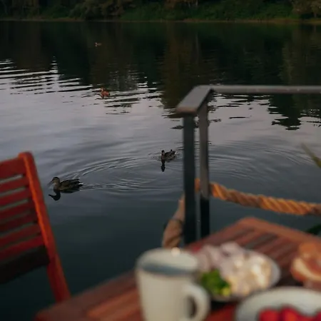 Ботель Aquachill Houseboat & Wellness
