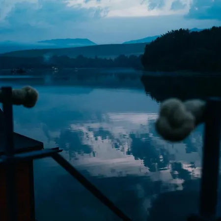 Aquachill Houseboat & Wellness Botel *