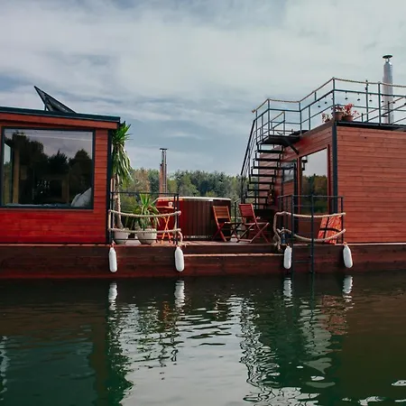 Aquachill Houseboat & Wellness *