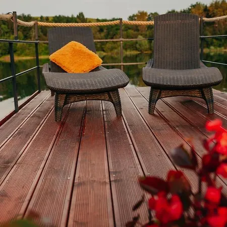 Aquachill Houseboat & Wellness Ботель