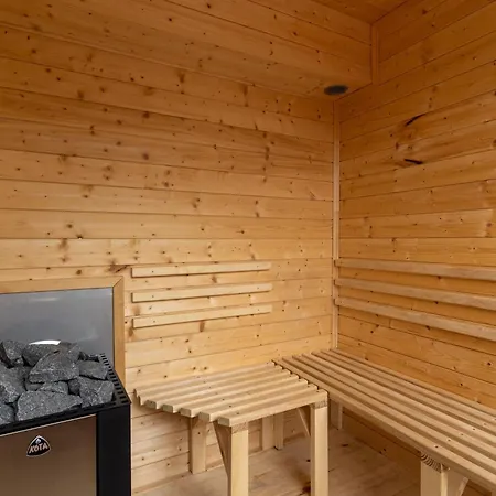 Ботель Aquachill Houseboat & Wellness *