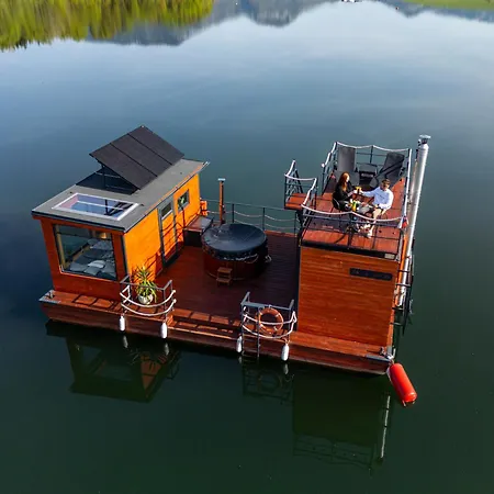 Hotel na wodzie Aquachill Houseboat & Wellness Liptowski Tarnowiec