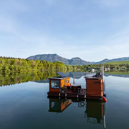 Aquachill Houseboat & Wellness *
