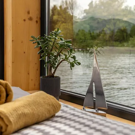 Ботель Aquachill Houseboat & Wellness