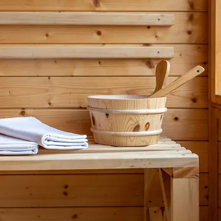Ботель Aquachill Houseboat & Wellness *