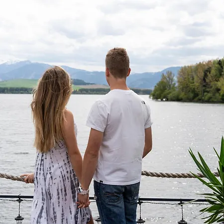 Botel Aquachill Houseboat & Wellness *